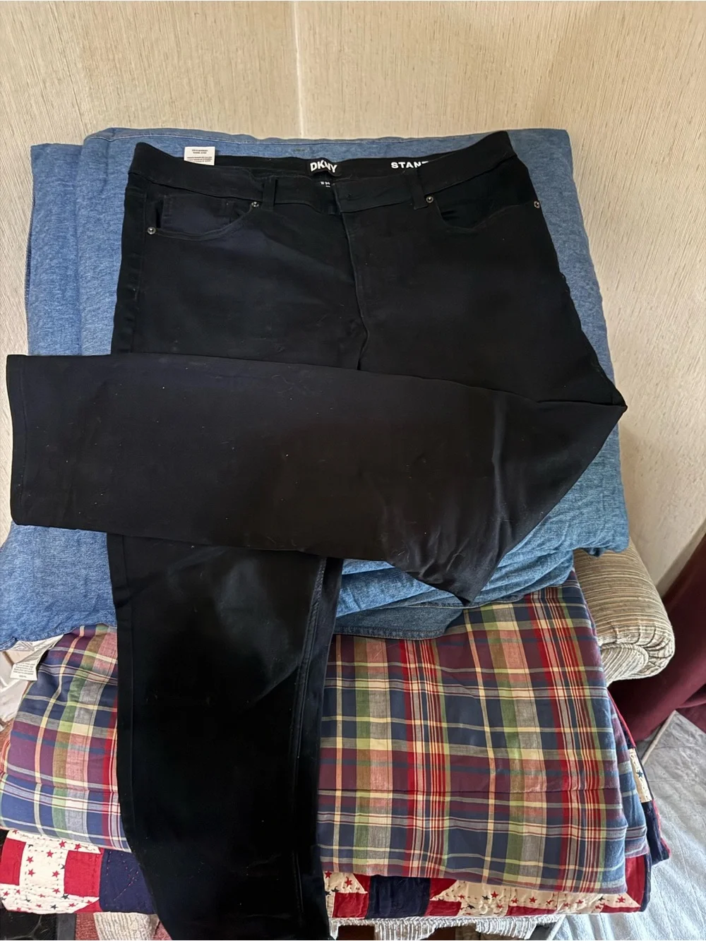 DKNY Men's Black Jeans - Slim Casual Style